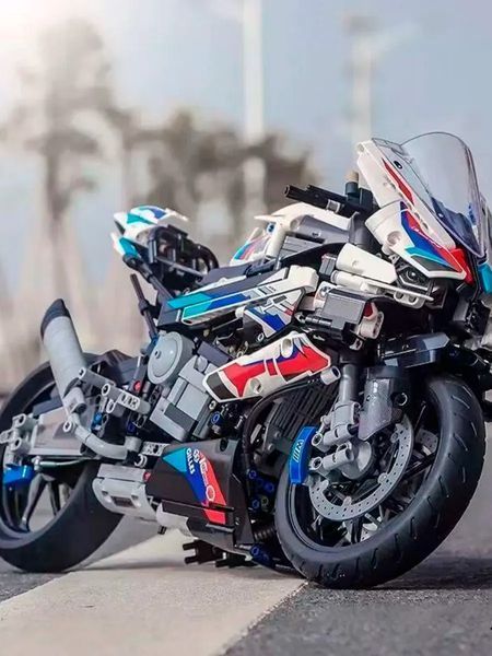 Конструктор Technic мотоцикл BMW M 1000RR 1920 деталей (42130) 1000216 фото